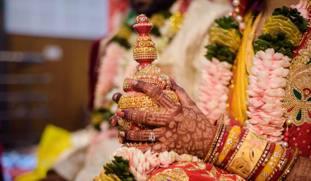 Close-up of bride hands with mehendi during Indian wedding ritual for foreign couples